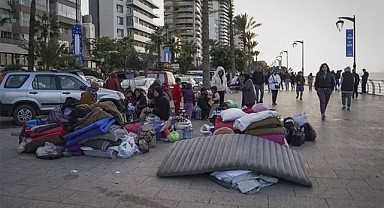 Binlerce Lübnanlı Evlerini Terk Ediyor