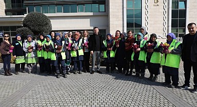 Bursa Büyükşehir Belediyesi’nden Kadınlara Çiçekli Kutlama