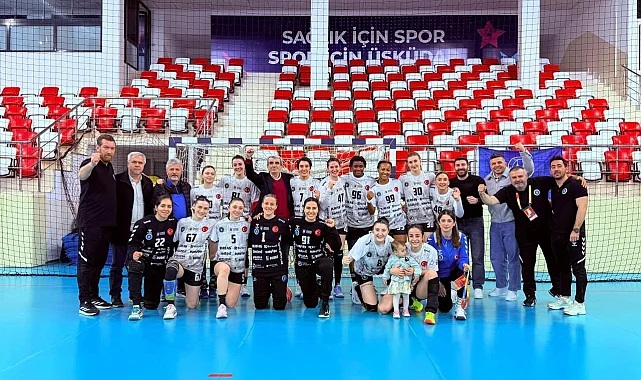 Bursa Büyükşehirli kadın henbolcular zirvede tek başına