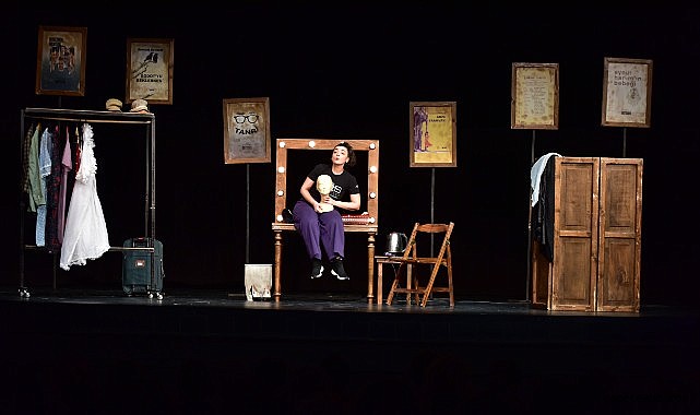 Bursa’da ‘Yan Rol’ ile Kadın Komedisi Sahneye Taşındı