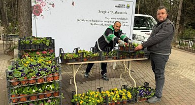 Bursa İnegöl'de mezarlıklar çiçek bahçesine büründü