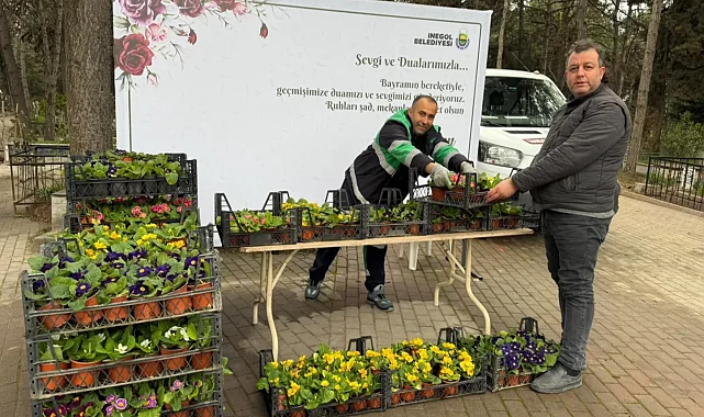 Bursa İnegöl'de mezarlıklar çiçek bahçesine büründü