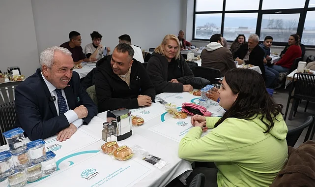 Bursa Nilüfer'de Başkan Özdemir vatandaşlarla iftarda buluştu