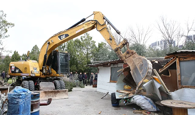 Bursa Nilüfer'de kaçak barakalar yıkıldı