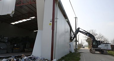 Bursa Nilüfer'de tarım alanındaki kaçak yapı yıkıldı