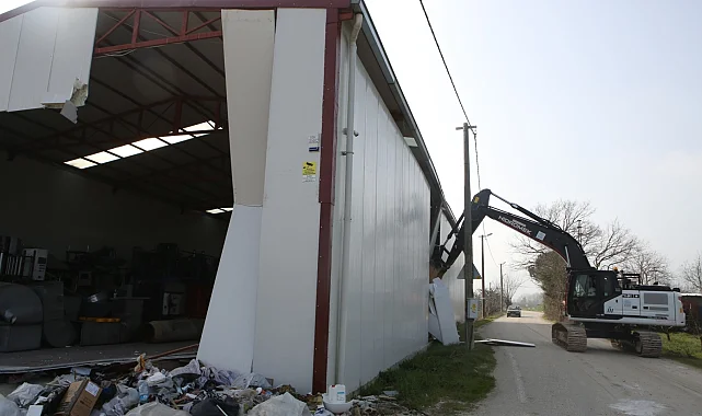 Bursa Nilüfer'de tarım alanındaki kaçak yapı yıkıldı