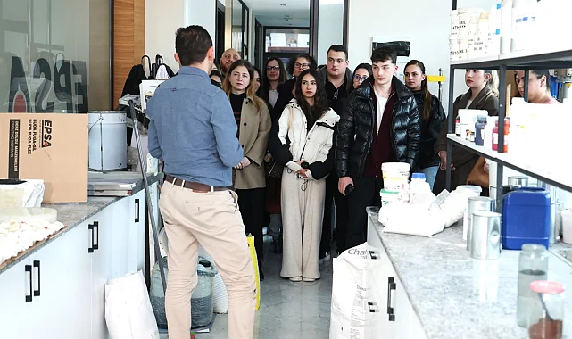 Bursa Osmangazi'de girişimci adayı öğrenciler işi mutfağında öğreniyor