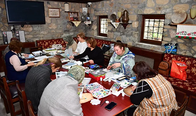 Bursa Osmangazi'de minyatür sanatı kadınlarla hayat buluyor