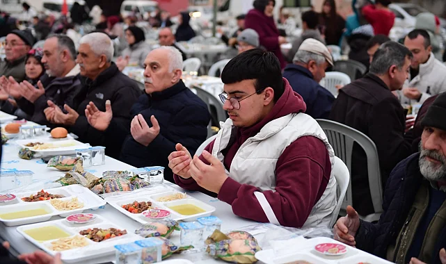 Bursa Osmangazi'de Ramazan sofrası Sırameşeler'de kuruldu