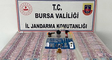Bursa'da araçtaki zuladan çok sayıda madde çıktı