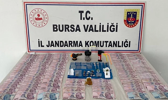 Bursa'da araçtaki zuladan çok sayıda madde çıktı