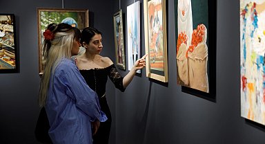 Bursa'da kadınların ışığı tuvalde hayat buldu