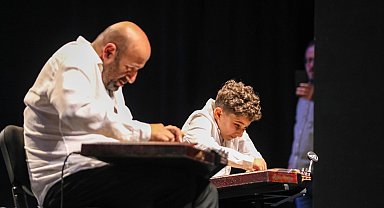 Bursa'da kanun resitalinde dede torun kapıştı