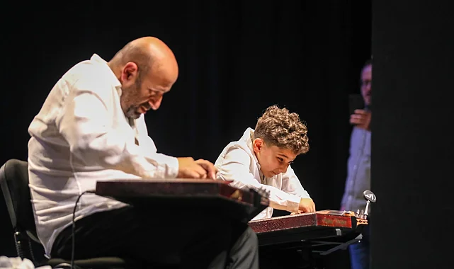 Bursa'da kanun resitalinde dede torun kapıştı