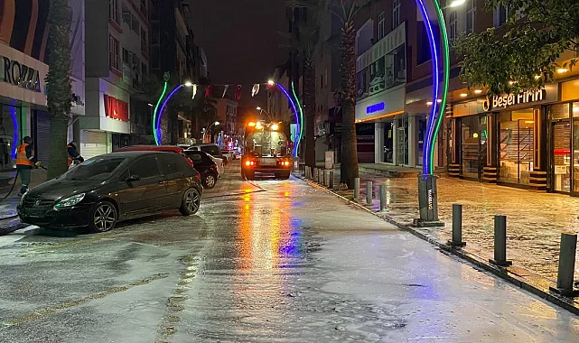 Çayırova'da caddelerde bayram temizliği