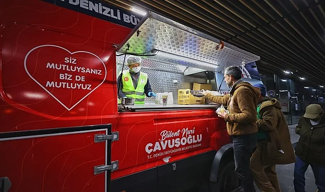 Denizli Büyükşehir'den otogarda sahur ikramı