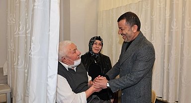 Denizli'de bayram mesaisindeki personele ve hastalara ziyaret