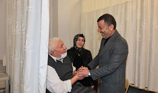 Denizli'de bayram mesaisindeki personele ve hastalara ziyaret