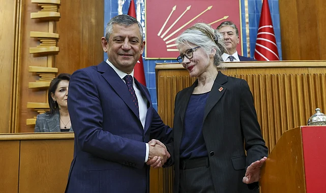 Emine Ülker Tarhan yeniden CHP'de