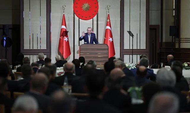 Erdoğan esnafla iftarda buluştu: Bölgesel türbülanstan başarıyla çıkacağız