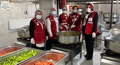 Erzurum'da üniversite öğrencilerine 'anne eli' iftar