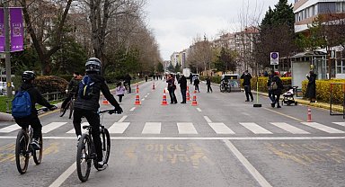 Eskişehir'de "Arabasız Pazar" yoğun ilgi gördü