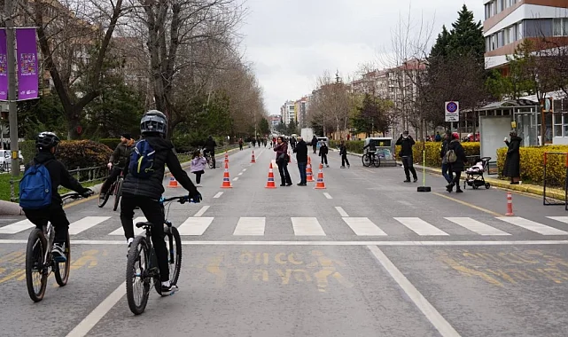 Eskişehir'de "Arabasız Pazar" yoğun ilgi gördü