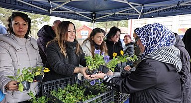 Eskişehir'de kabristan çiçekleri Büyükşehir'den