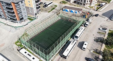 Gemlik’te Halı Sahalar Yenileniyor