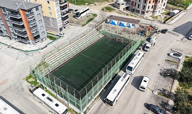 Gemlik’te Halı Sahalar Yenileniyor