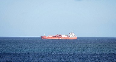 Hürmüz Boğazı’nda Patlama: Gemiler Uyarıldı