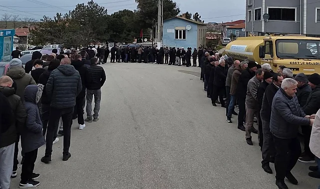 İpsala'da asırlık gelenek... Metrelerce uzayan bayramlaşma kuyruğu!