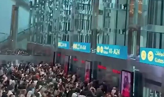 İran’ın Füze Saldırısı Sonrası Dubai Havalimanı’nda İzdiham