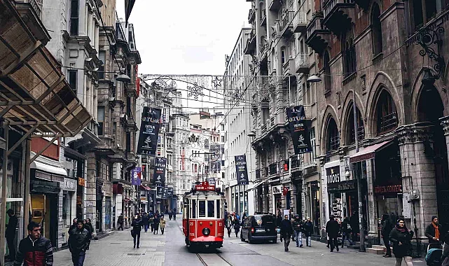 İstanbul caddelerindeki ziyaretçi trafiği turistle ayrılıyor... Alışveriş Caddeleri Raporu yayımlandı