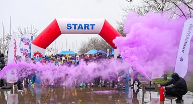 İstanbul Maltepe'de epilepsi farkındalığı için mor koşu