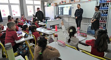 İzmir Bornova'da Başkan Eşki 'Hayat Bilgisi'nde yerel yönetimleri anlattı