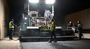 İzmir Bornova'da yağmur sonrası asfalt serimi başladı