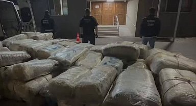 İzmir'de 1 ton 346,5 kg uyuşturucu madde ele geçirildi