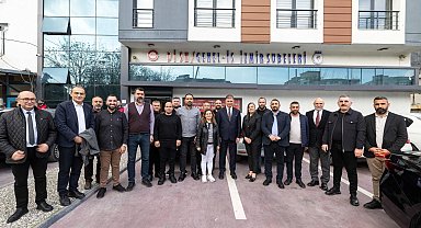 İzmir'de Başkan Tugay'dan Gümüştekin'e ziyaret