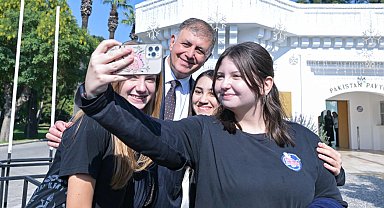 İzmir'de gençler yalnız değil