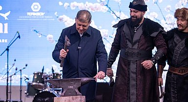 İzmir'de ilk bahar bayramı coşkusu