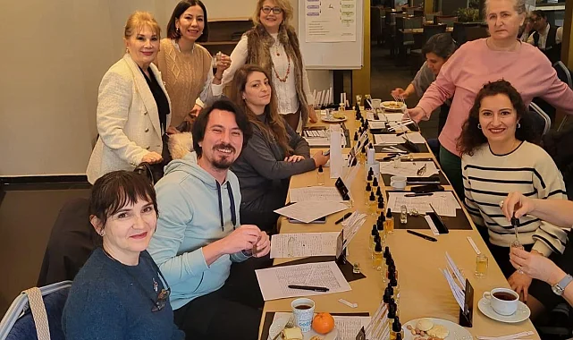 İzmir'de kokular iyiliğe yükseldi... Braille kitaplara erişim için özel etkinlik