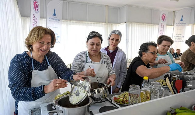 İzmir'de Mahalle Mutfağı açıldı