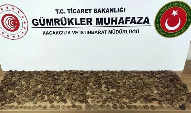 İzmir'den İtalya'ya kaçırılacaktı! 7 bin 550 sikke ve figür ele geçirildi