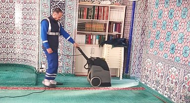 İzmir'in camilerinde bayram temizliği