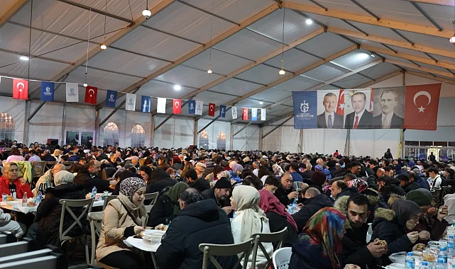 İzmit'in kalbi Büyükşehir Ramazan Çadırı'nda atıyor