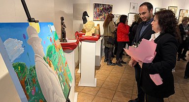 İzmit'te 'Ve kadın dokununca' sergisi kapılarını açtı