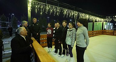Kayseri Açık Hava Buz Pateni pistinde çifte bayram
