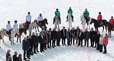 Kayseri Erciyes'te Kökbörü rüzgarı