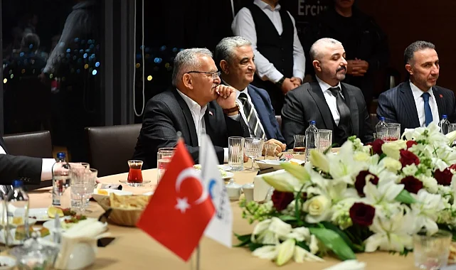 Kayseri iş dünyası Başkan Büyükkılıç'ı iftar sofrasında ağırladı